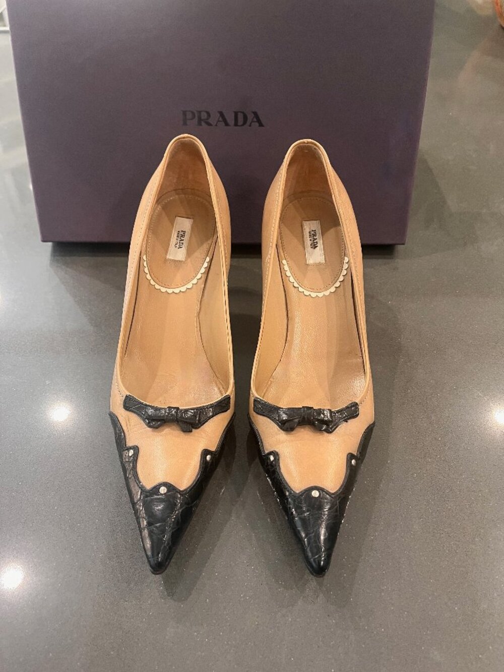 Prada Tan/Black two tone leather heels pumps sz 7.5 B